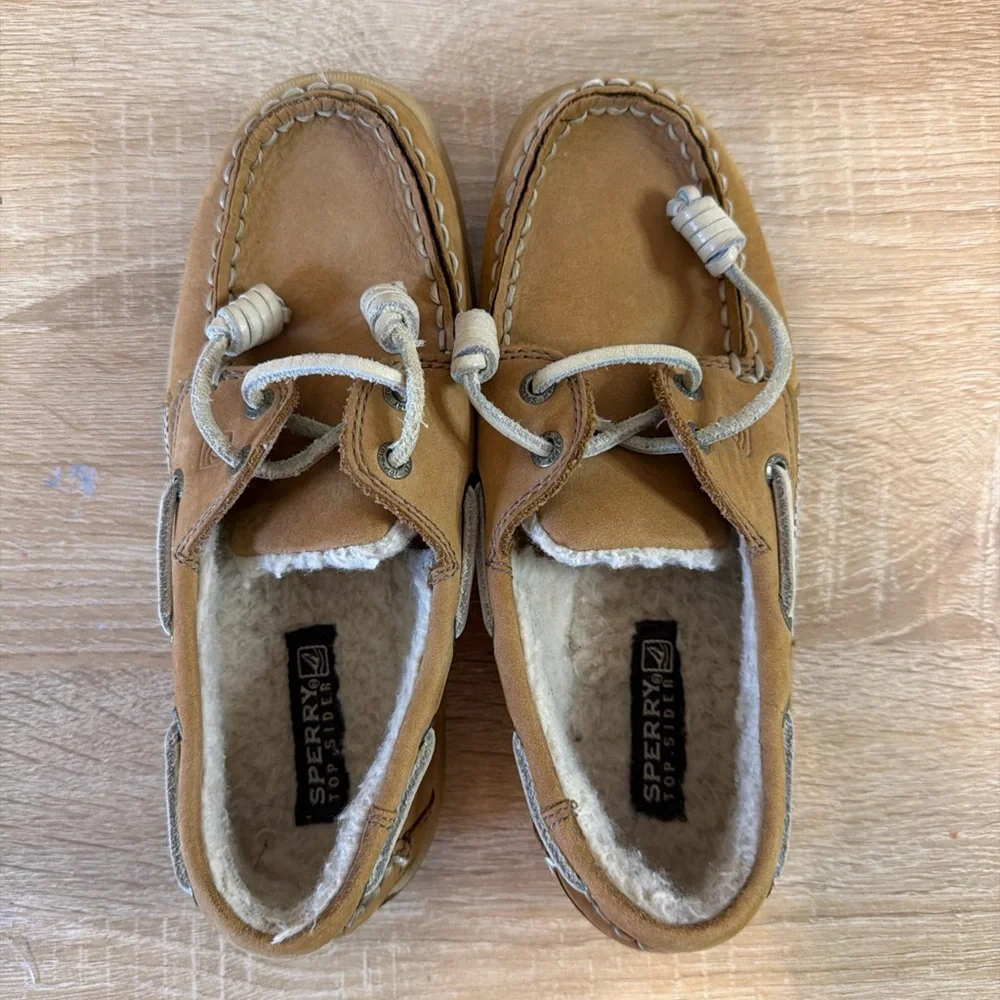 Sperry details brand